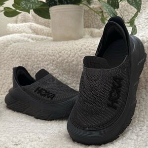 Hokas recovery size US 6 all black